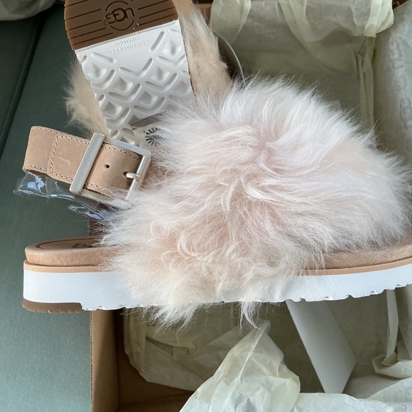 UGGS Holly Sheepskin Sandal Sz 7.5 - Picture 3 of 3